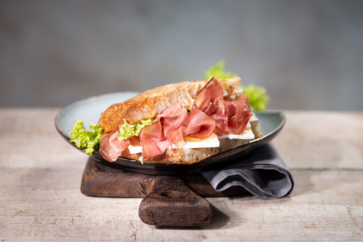 Südtiroler Speck – auf Focaccia Südtiroler Speck - auf Focaccia