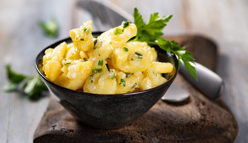 Grillen – Schwäbischer Pellkartoffelsalat Grillen - Schwäbischer Pellkartoffelsalat
