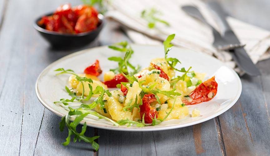 Grillen – Mediterraner Pellkartoffelsalat Grillen - Mediterraner Pellkartoffelsalat