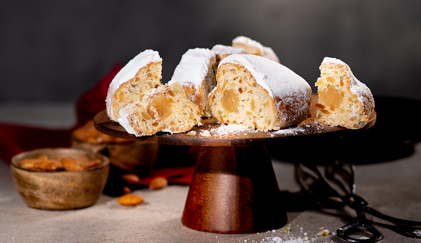 Weihnachtsstollen: Mandelstollen Weihnachtsstollen: Mandelstollen