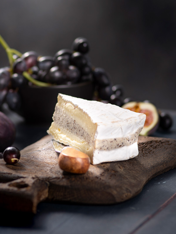 Brie Nangis mit schwarzem Trüffel