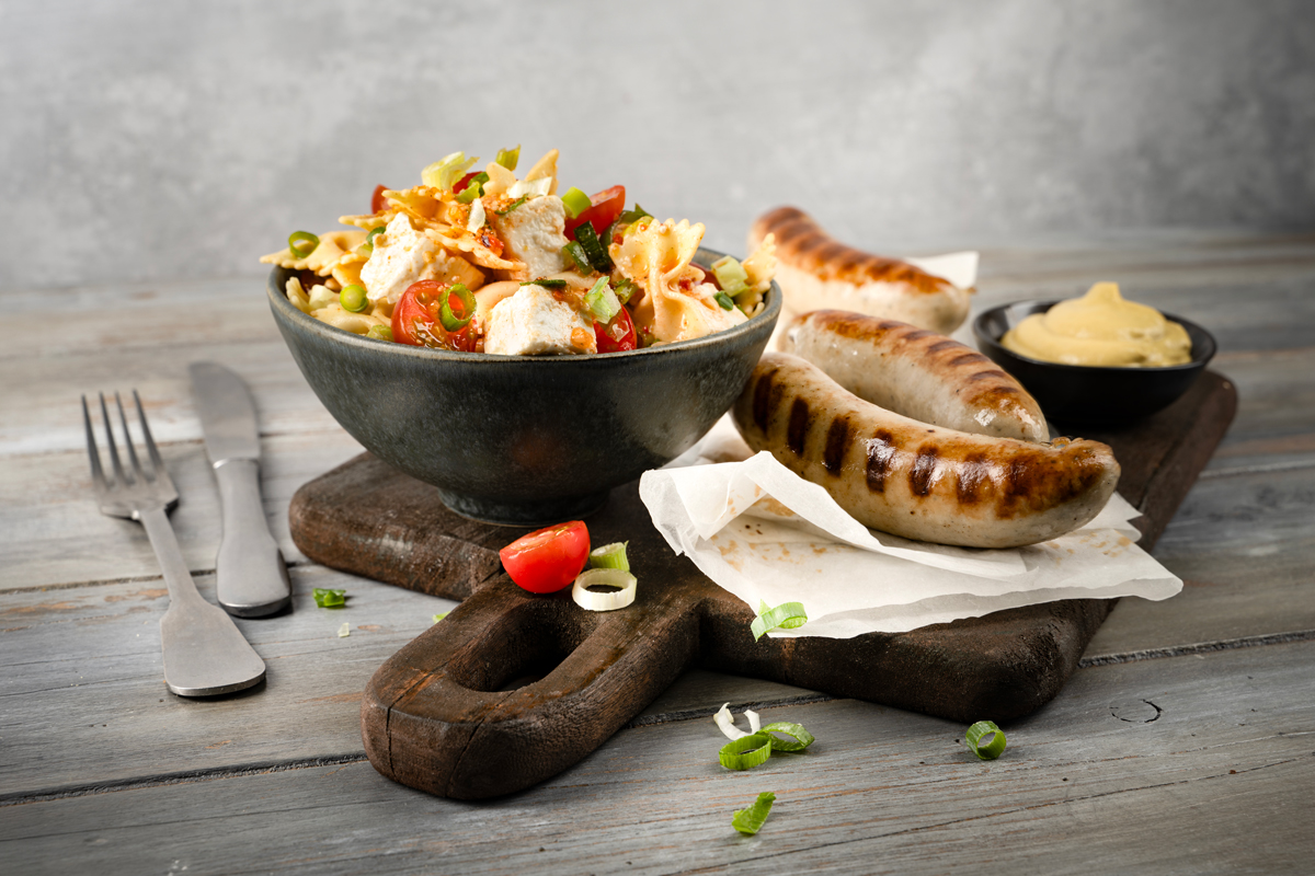 Grillzeit – Aktion Bratwurst & Nudelsalat Grillzeit - Aktion Bratwurst & Nudelsalat