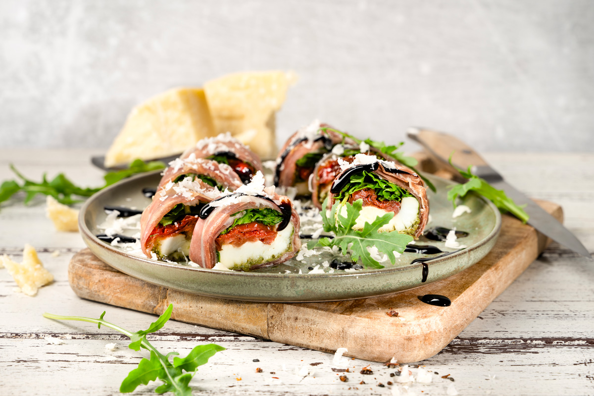 Italienisches Sushi mit Parmaschinken Italienisches Sushi mit Parmaschinken