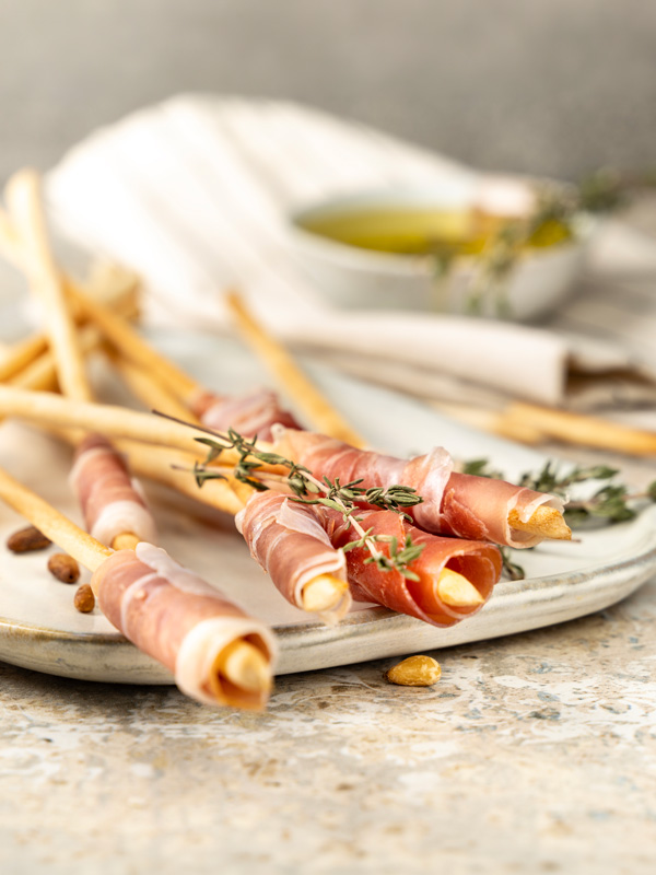 Parmaschinken mit Grissini Parmaschinken mit Grissini