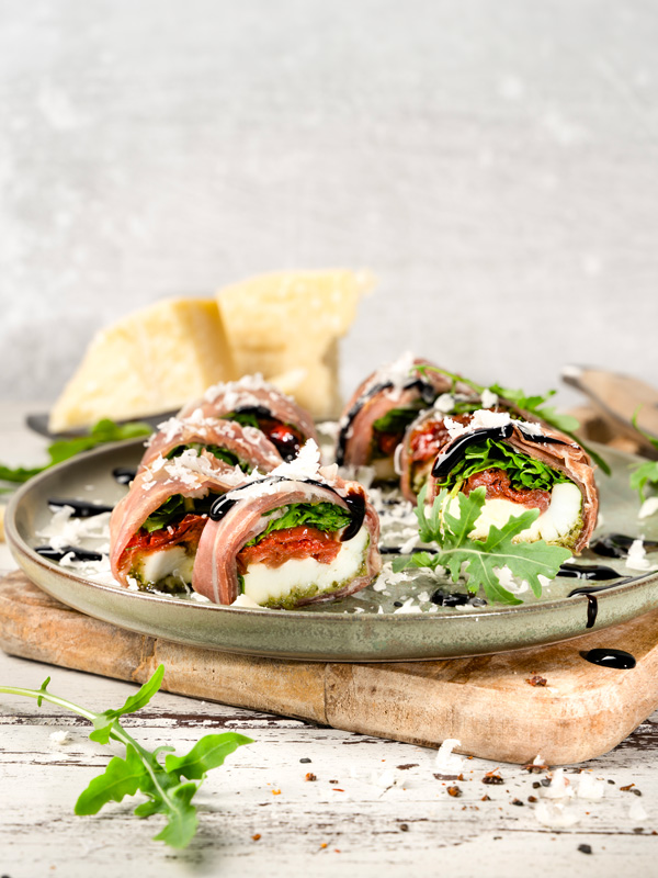 Italienisches Sushi mit Parmaschinken Italienisches Sushi mit Parmaschinken